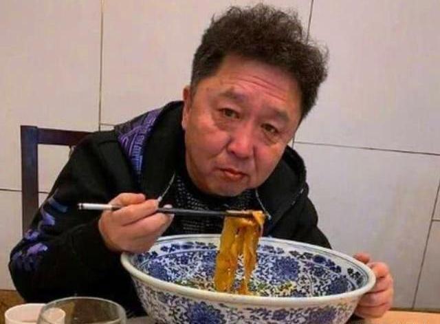 吴京|吴京的面馆一碗面48元，为啥有人还要吃？看到实物后无话可说