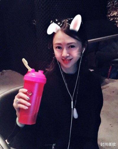 张天爱|52岁翁虹\牛奶肌\太养眼！与景甜合照宛如姐妹，网友：是个小姐姐