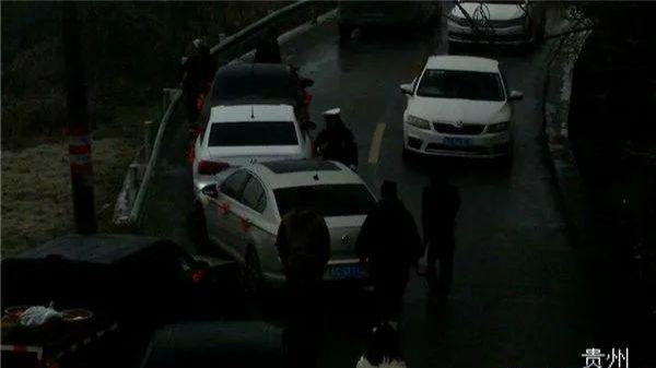 融媒看看 30多位新娘子要出嫁，接亲车却被冻在路上