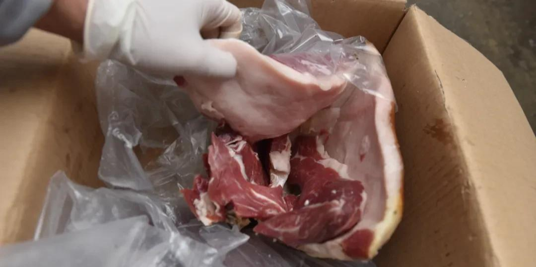 融媒看看 猪肉藏毒瞒不住！贵州毕节警方缴毒1.4公斤