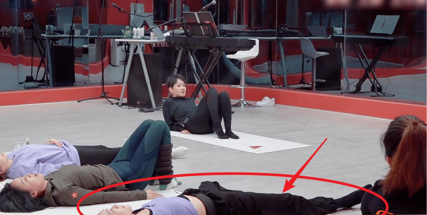 破产|王鸥身材到底如何，当她躺在地板时，和其他姐姐的差距我没看错？