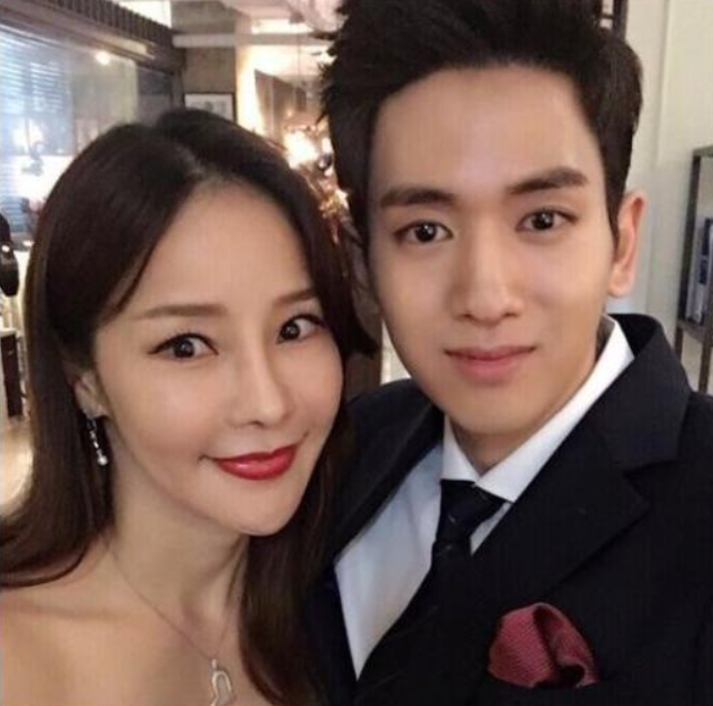 米娜|她43岁因长得太漂亮，被小17岁男生送豪车追求，如今活成了这样