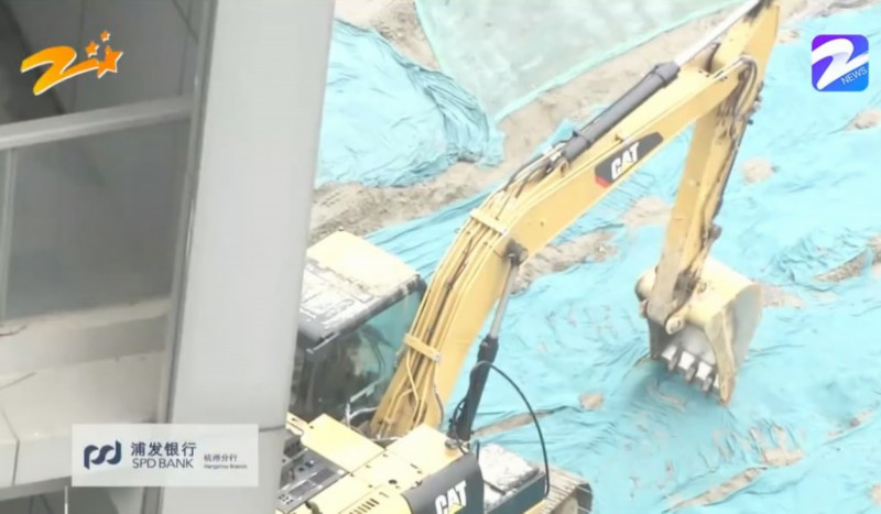 李凤琴聊时尚 7人讨薪在食堂吃4个菜被收7万元 网友:不仅无良而且还无赖