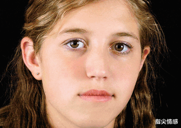 时尚好物官 薇娅\＂懒人伞\＂一夜爆红，40度出门不怕晒，网友：防晒霜可以扔了