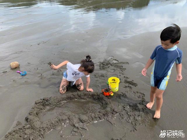 拥抱|曝汪小菲婚内出轨，给女方租房同居，两人亲密照及聊天记录曝光