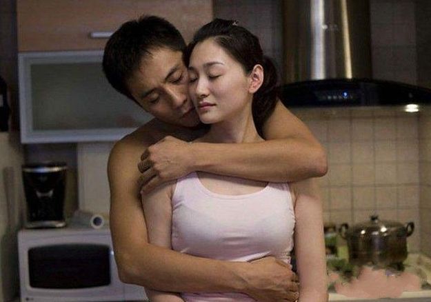 李小冉|李小冉发育猛烈，穿旗袍身材力压杨幂，曾和谢娜是闺蜜？