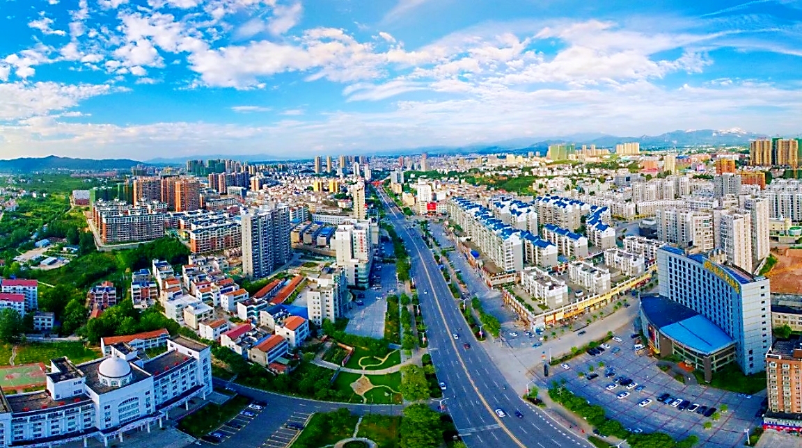 黄冈南部地区濒临长江,共有6个沿江县市区,是湖北长江经济带主轴的