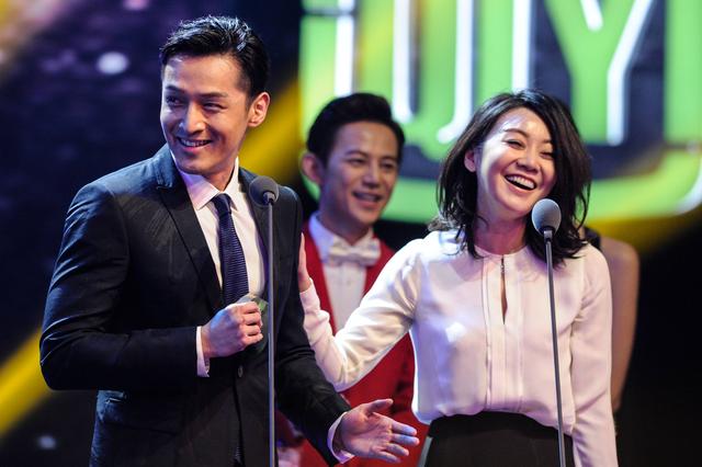 佟丽娅|胡歌：“我们俩拍吻戏，导演从不喊卡。”