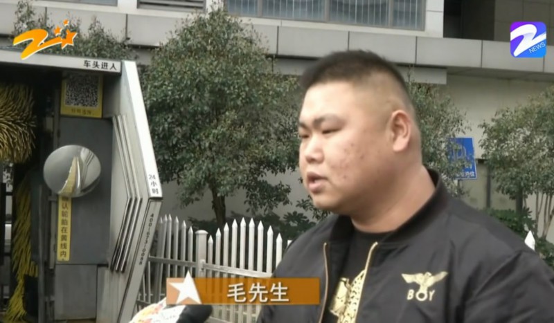 李凤琴聊时尚 7人讨薪在食堂吃4个菜被收7万元 网友:不仅无良而且还无赖