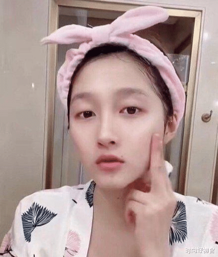 时尚好物官 为什么纹眉者多为普通女生,女明星却宁愿没有眉毛?看完恍然大悟