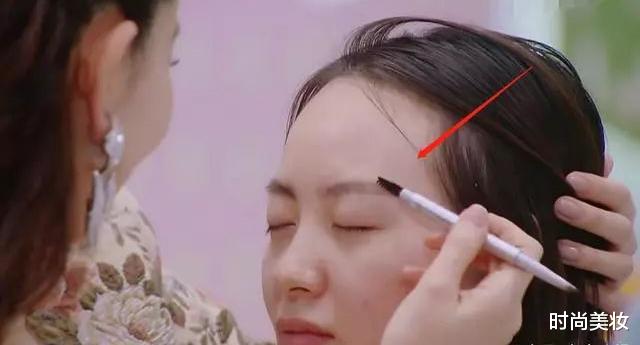 戚薇 戚薇的“画眉方式”走红，帮素人轻轻勾勒眉毛，鼻子都变得高挺了