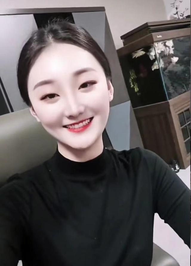 陈亚男|大衣哥儿媳当老板了？疑似公司已经成立，硕大办公室吸睛