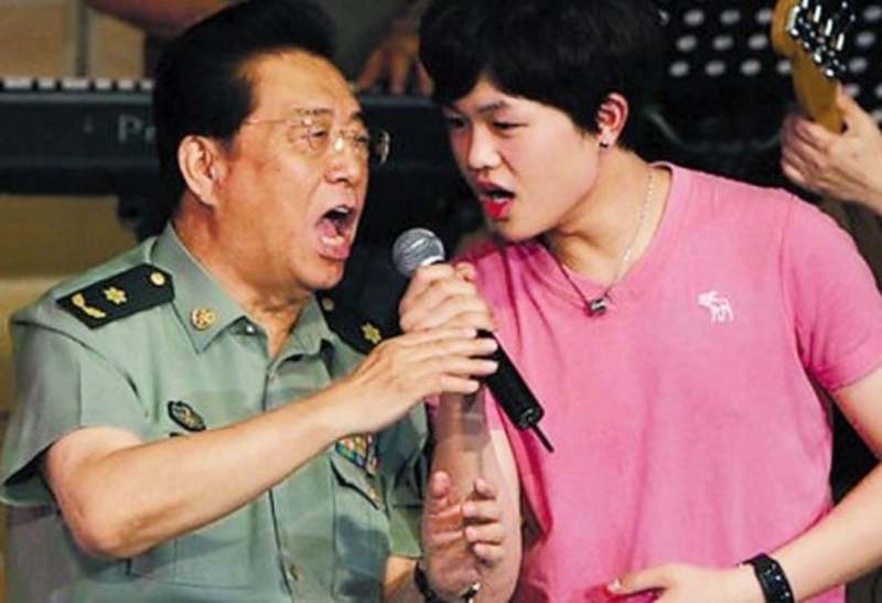 李双江|李天一入狱7年，81岁李双江还在等待，54岁梦鸽日渐苍老，今状态如何？