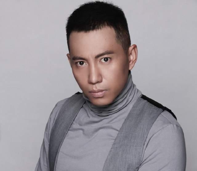 人物设定|当年他是顶流明星，因骑马摔成残疾后，坐上轮椅如今生活怎样了？