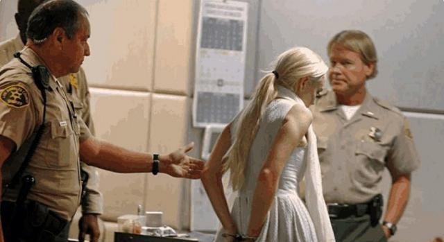 闪婚 美国老大监狱称王：买通13名狱警，4名女警甘愿为他生孩子