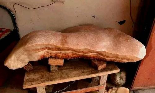 老农砍柴捡到“猪肉石”,富商出价10万购买被拒,鉴定结果如何?