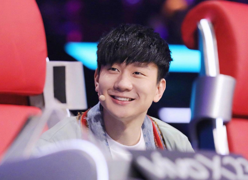 黄晓明|混不好就得回家继承家产的8位明星，林俊杰还挣扎，他俩被拖走了