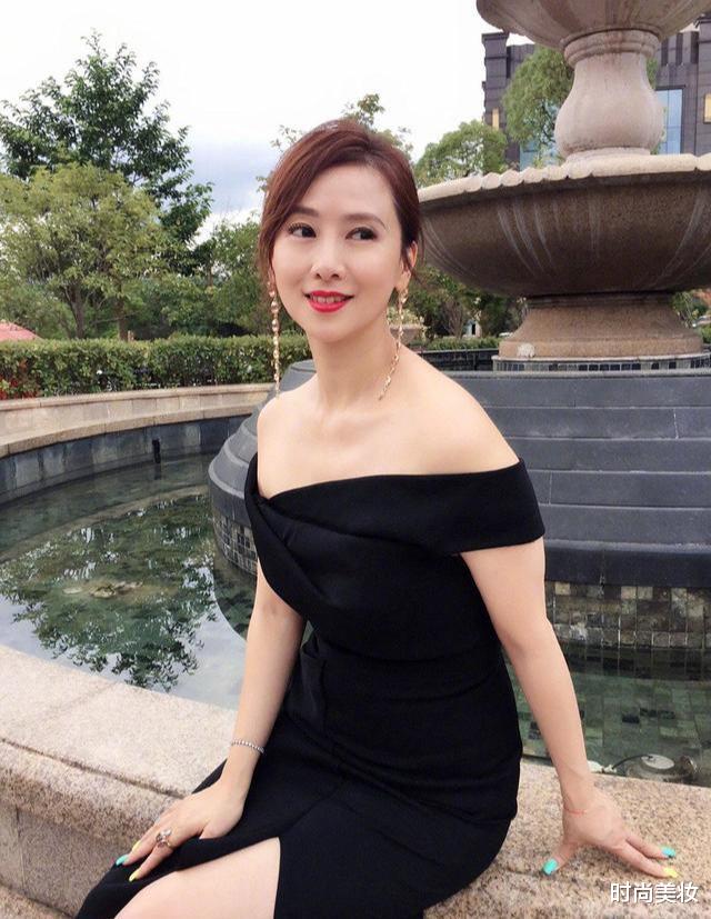 张天爱|52岁翁虹\牛奶肌\太养眼！与景甜合照宛如姐妹，网友：是个小姐姐