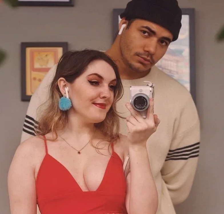 图说视界 英国女孩胸部一边D一边A，患了医生都不知道的怪病