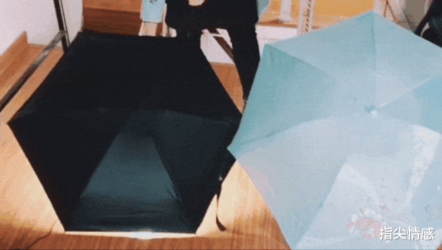 时尚好物官 薇娅\＂懒人伞\＂一夜爆红，40度出门不怕晒，网友：防晒霜可以扔了