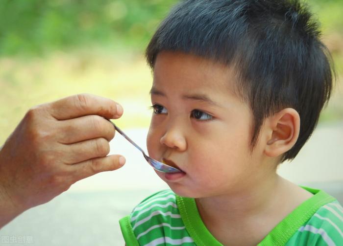 世界卫生组织|世卫组织呼吁停止食用，比味精还伤骨头，提醒家长：尽早撤下餐桌