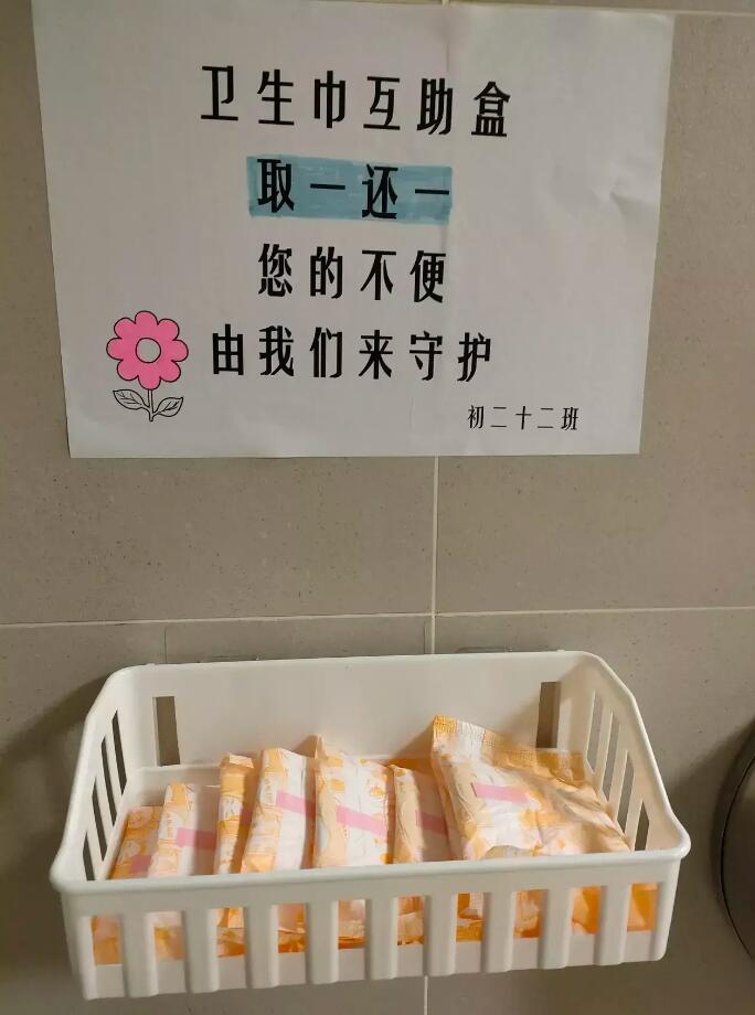 装修的时候做了个榻榻米，两年不到成这样子了，哈哈又要花钱了！