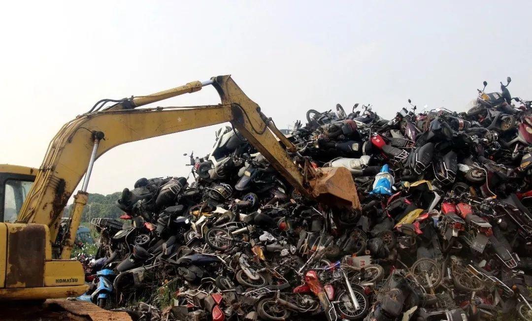 峰哥漫聊 东莞：禁摩禁电行动后，骑二八大杠的外卖小哥或成新城市名片