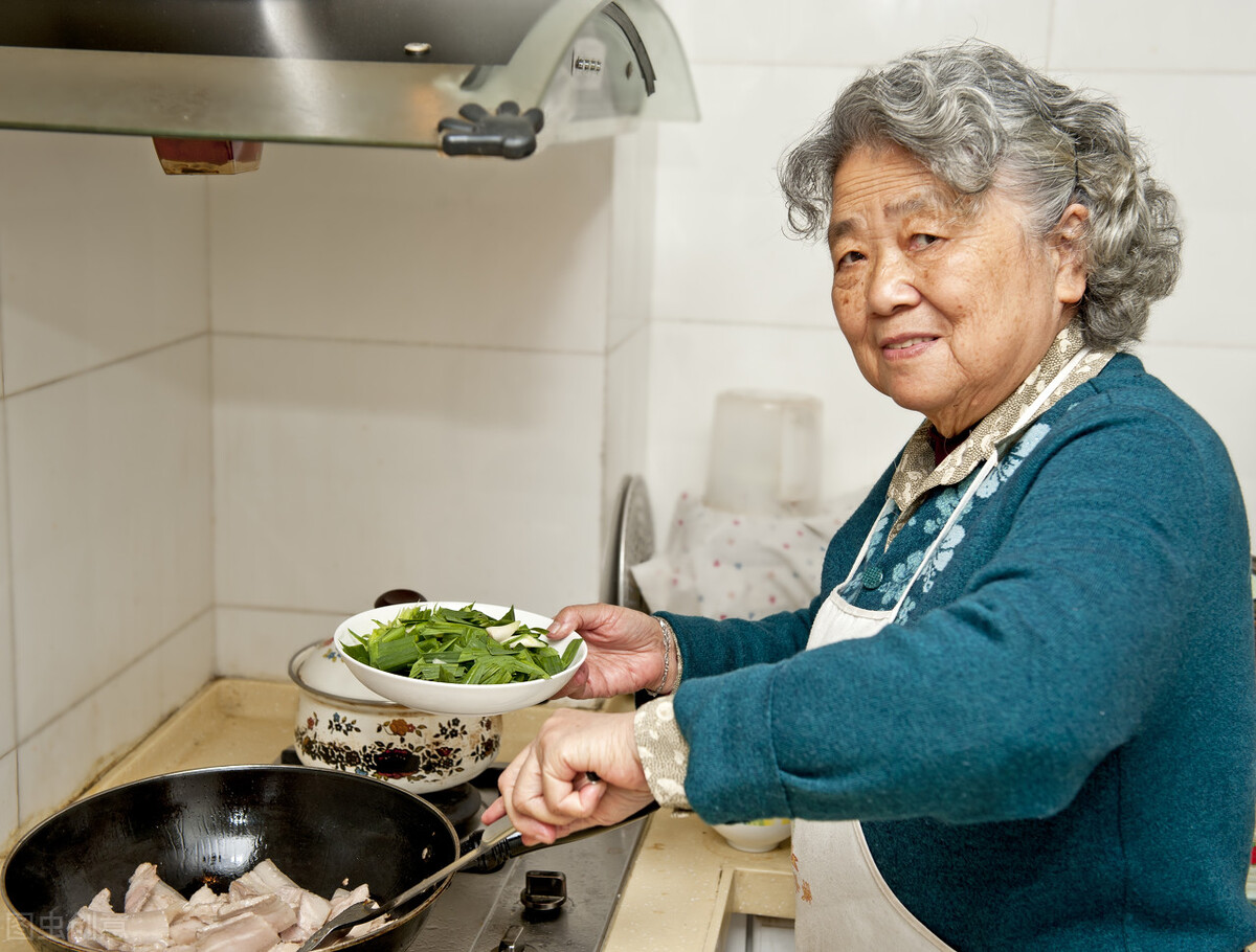 长寿秘诀|101岁老人，年轻像40多岁，长寿秘诀不是多锻炼，而是这3件事