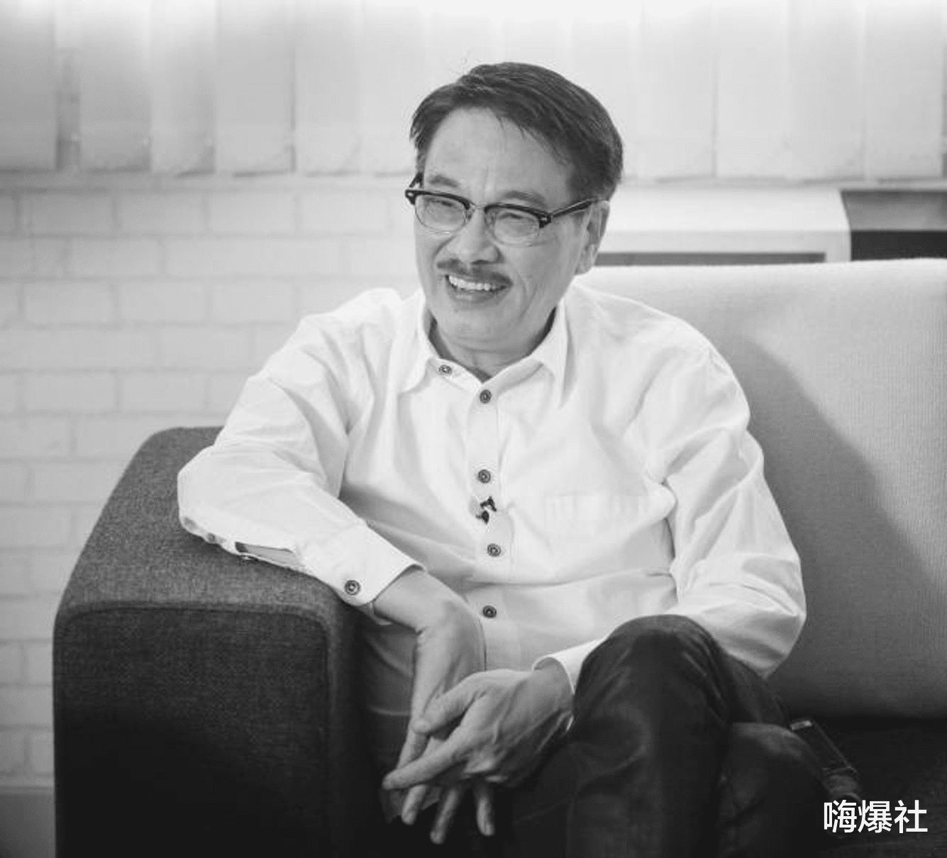 吴孟达|送吴孟达最后一程，周星驰一身黑面容憔悴，刘德华依旧帅气逼人