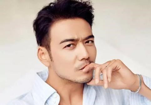 型男|38岁型男杨烁，“隐藏”了9年的老婆，原来是我们熟悉的童年女神