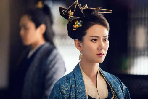 宁毅|赘婿：当“宁毅”岳母脱下古装换上现代造型后，网友：老婆好！