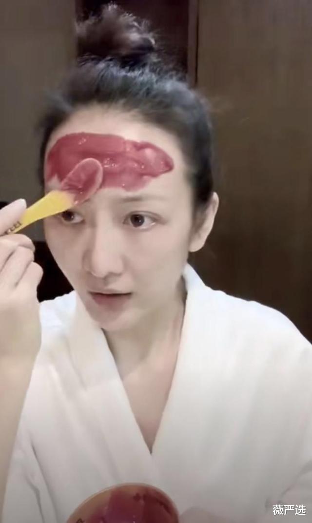 张馨予 王鸥不小心晒出的面膜, 却因价格太低被无视, 网友: 3次白的像牛奶!