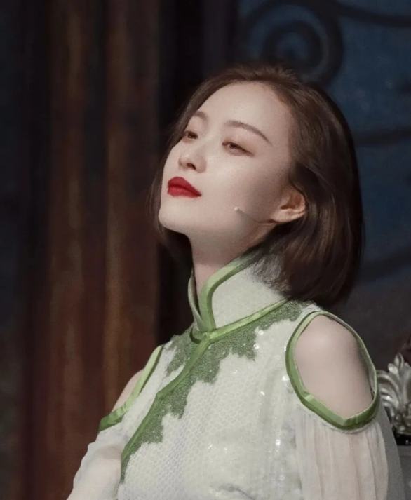 李天佑|景甜：这是我毕业照，关晓彤：有我美吗？刘亦菲：我看谁能和我比