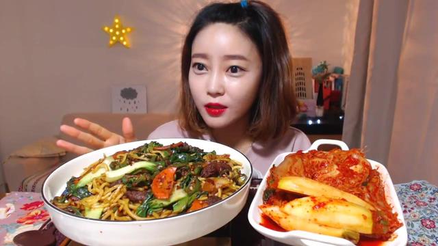 吴京|吴京的面馆一碗面48元，为啥有人还要吃？看到实物后无话可说