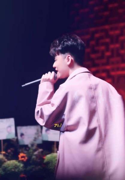 女孩|德云社再陷退社风波，张云雷为何要斥巨资自立门户？