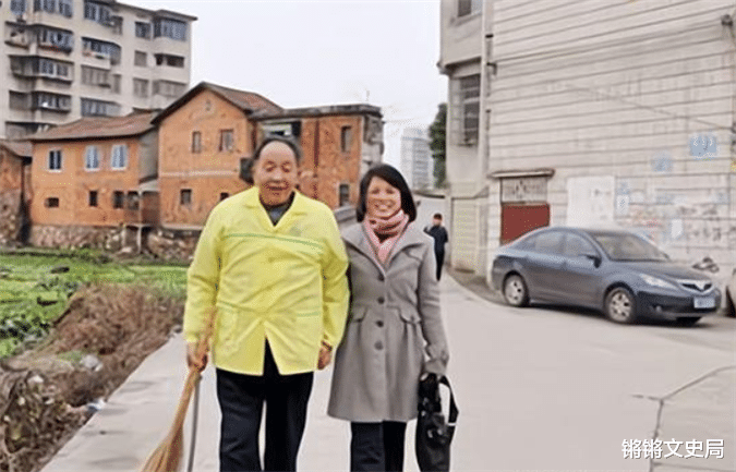 38岁女教师黄秀群,痴恋65岁环卫工:除了你,别人都是将就