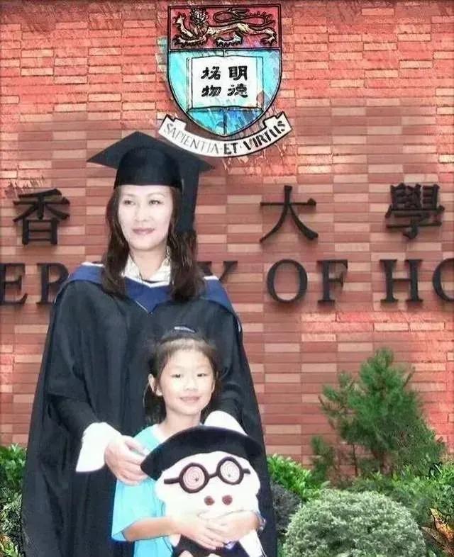 陈慧珊|陈慧珊：与相爱9年的老公离婚，转身爱上伏明霞丈夫，结局如何？