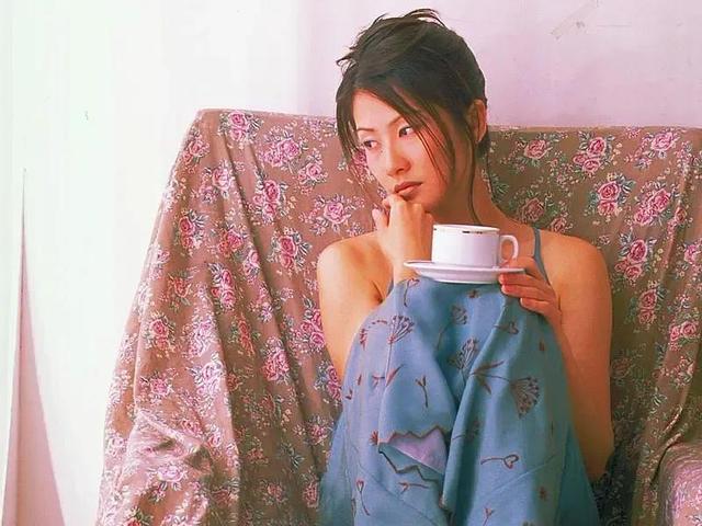 陈慧珊|陈慧珊：与相爱9年的老公离婚，转身爱上伏明霞丈夫，结局如何？