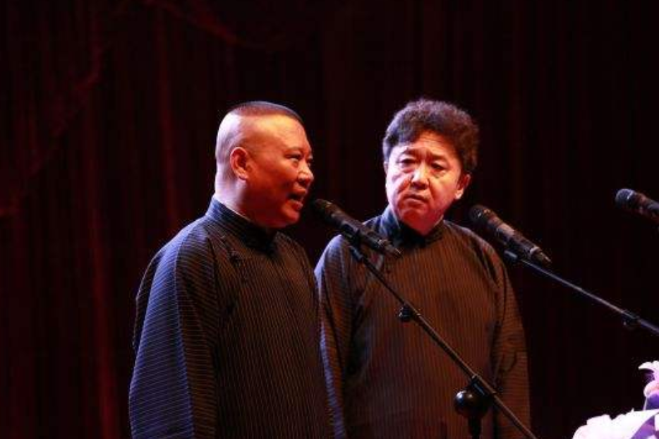 赵本山|谁敢想得到？当初赵本山身边的小配角，如今成了中国相声界的一哥