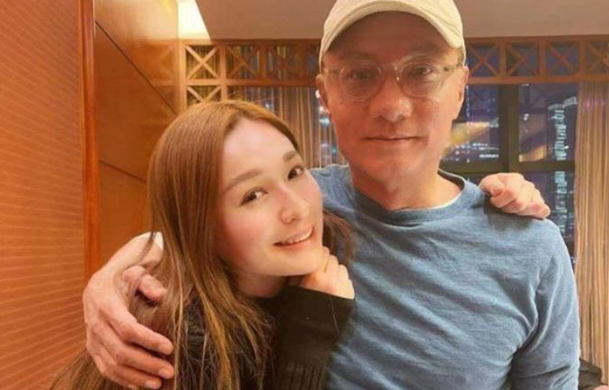 刘德华|26岁女模特晒泳装照，身材优越令人羡慕，与爸爸通过网上认亲得以重逢！