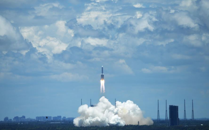 哈勃太空望远镜发现中型黑洞，正撕裂一颗恒星，美国依旧很强！