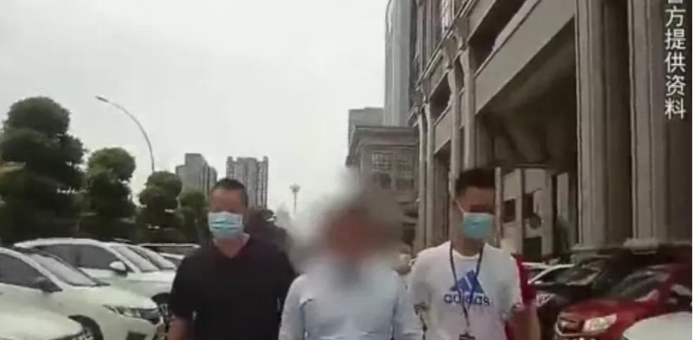 融媒看看 “共同致富”的好兄弟，却一起穿上了囚服