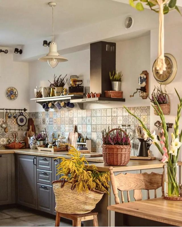 波兰女主晒出自己的家:复古+暗黑,普通家具搭配出高颜值,美爆