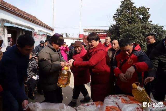 “她不去扛大米就不会猝死,快赔偿44万!”