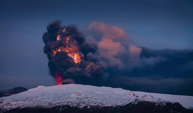 火山|300座火山，800处天然温泉，冰岛为何如此富饶？