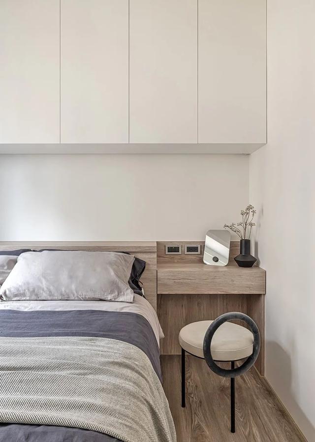 在客厅做L型地台和大柜子有多爽?看完她家,我实名羡慕了