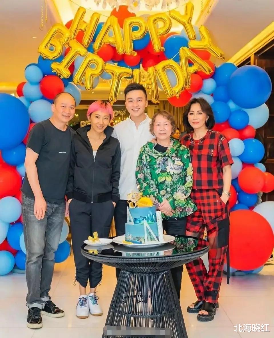 梁朝伟|梁朝伟在日本与性感女暧昧，刘嘉玲在家用行动反击，网友开心就好