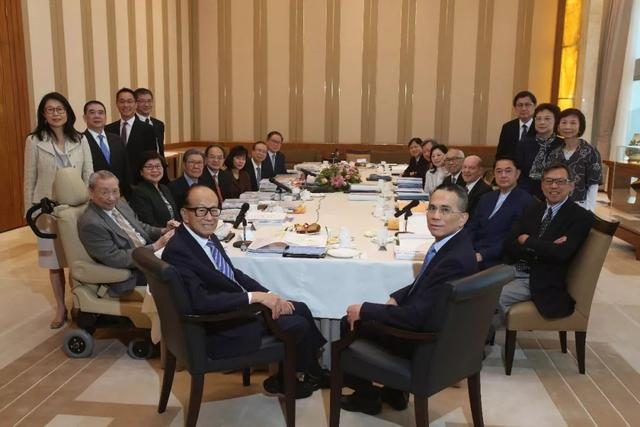 梁洛施|让孙子跟着梁洛施生活,才显出李嘉诚的精明,第三代不能出败家子