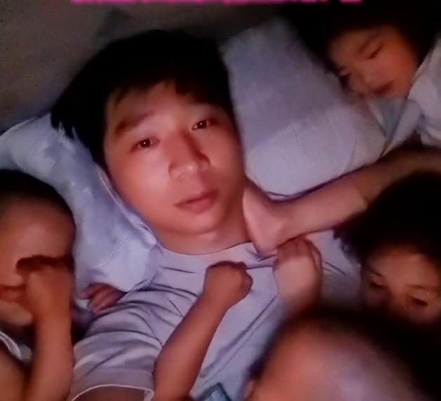 陈佩斯|陈佩斯开始直播带货，一把签名扇43。9元，网友：得养4个孙子