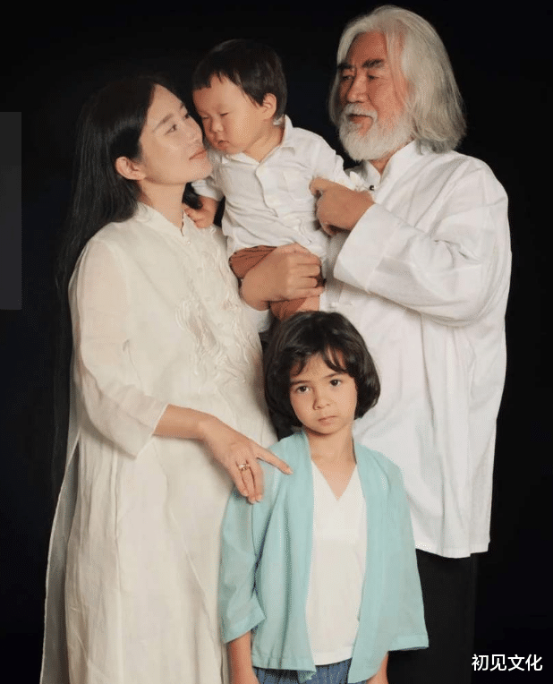 张纪中|曝张纪中小31岁娇妻转移3亿房产，到丈母娘名下，男方以离婚威胁